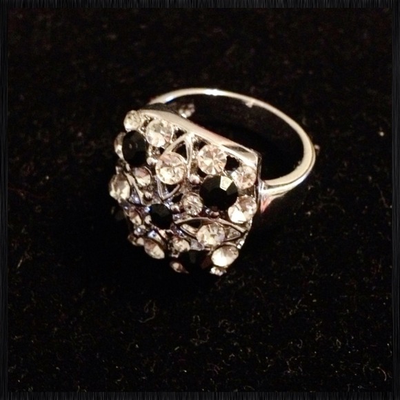 Embellished Ring. Size 8 - Picture 3 of 3
