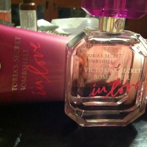 Victoria's secret bombshell in love