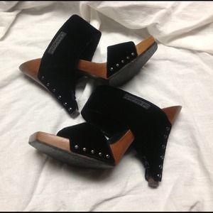 🔻REDUCED🔻Authentic CHANEL Black Velvet Heels