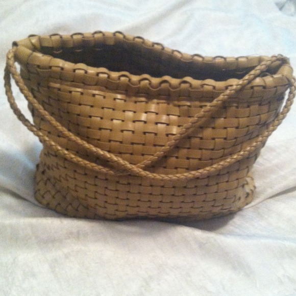 Nine West khaki colored handbag. Faux leather.