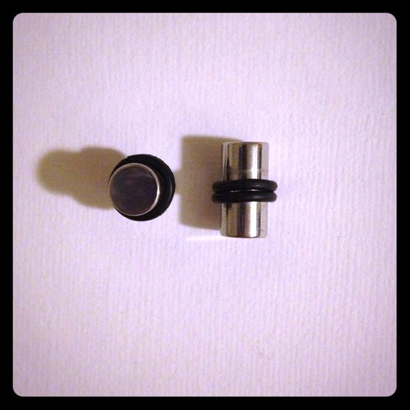 Earrings/gauges