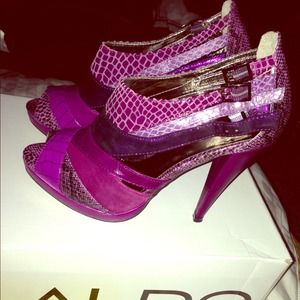 Women Aldo shoes only worn one time