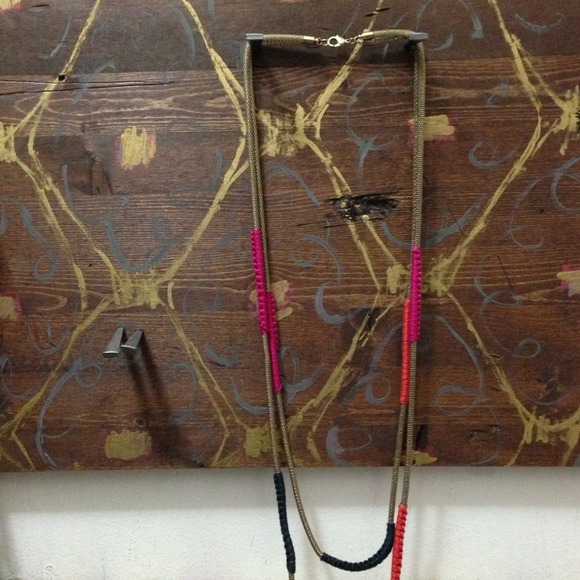 Threaded necklace - Picture 2 of 3