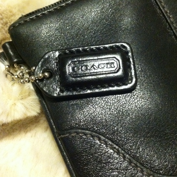Authentic Coach Wristlet Leather - Picture 2 of 4