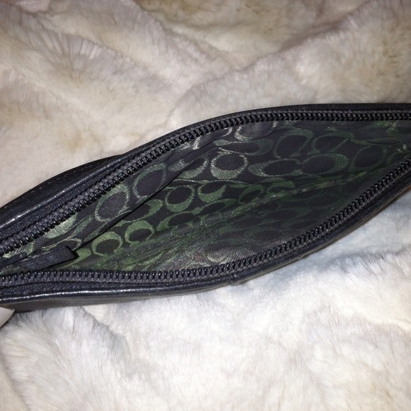 Authentic Coach Wristlet Leather - Picture 3 of 4
