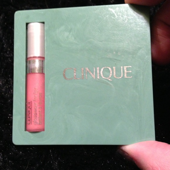 SOLDClinique mini makeup set - Picture 2 of 2