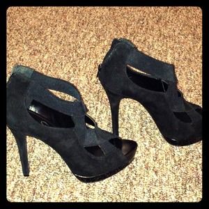 Jessica Simpson black heels