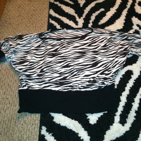 Zebra shirt  Miley Cyrus Walmart brand - Picture 2 of 3