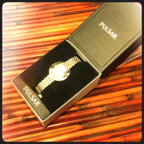 Accessories - Woman's Pulsar wristwatch