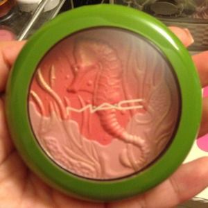 MAC Limited Edition Marine Life blush/highlighter