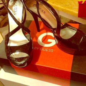 Only used twice Guess heels