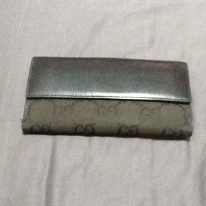 Used authentic Gucci wallet.