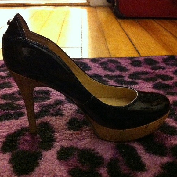 Guess - Picture 3 of 4