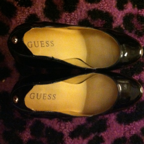 Guess - Picture 4 of 4