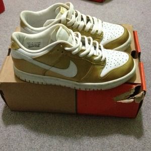Nike Dunk "GOLD" colorway GS release
