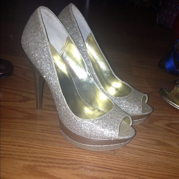 Gold and gold sparkle peep toe pumps