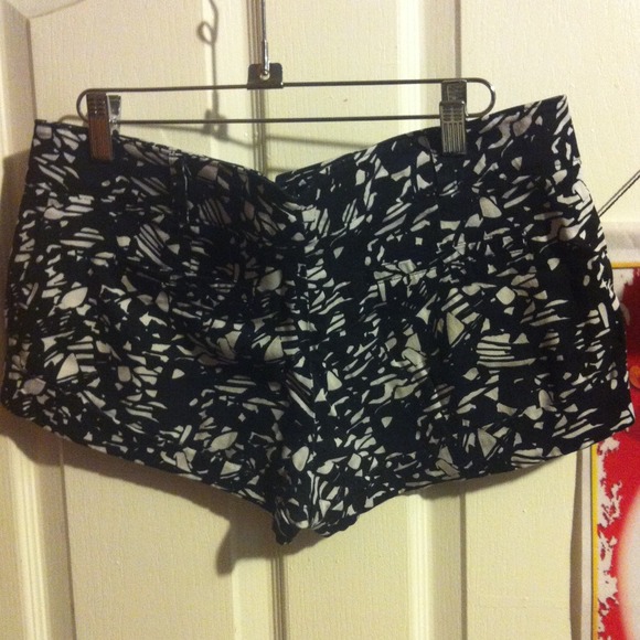 Black & White crazy print shorts - Picture 2 of 2