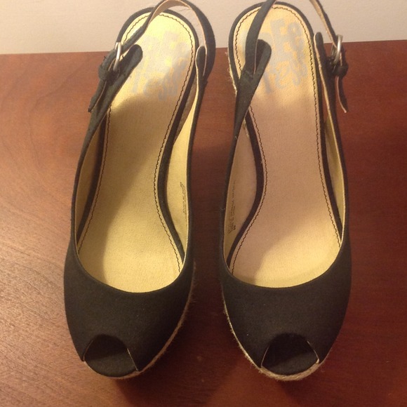 Black open-toed heels - Picture 2 of 4