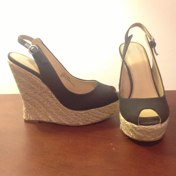 Black open-toed heels - Picture 3 of 4