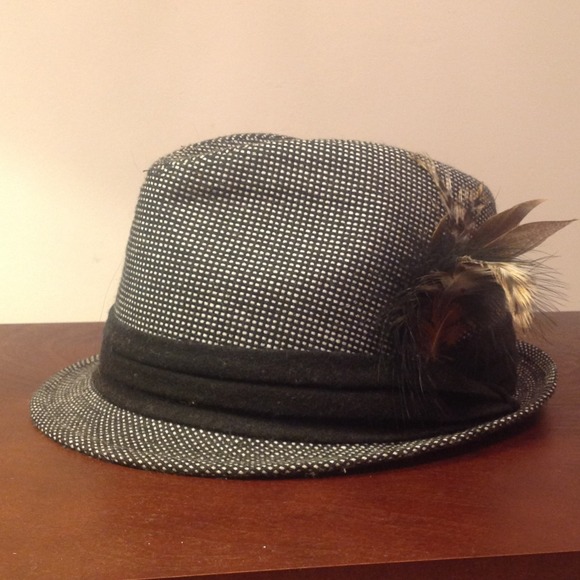 Black and white fedora hat - Picture 2 of 4