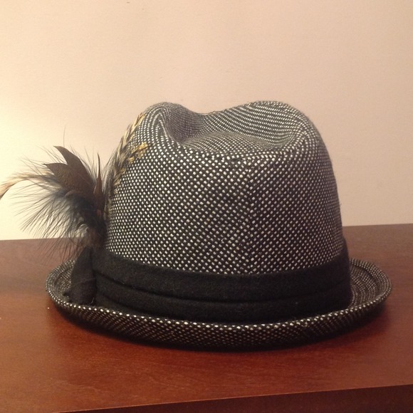 Black and white fedora hat - Picture 3 of 4