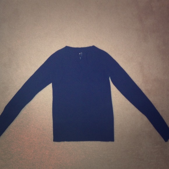 Black v neck sweater