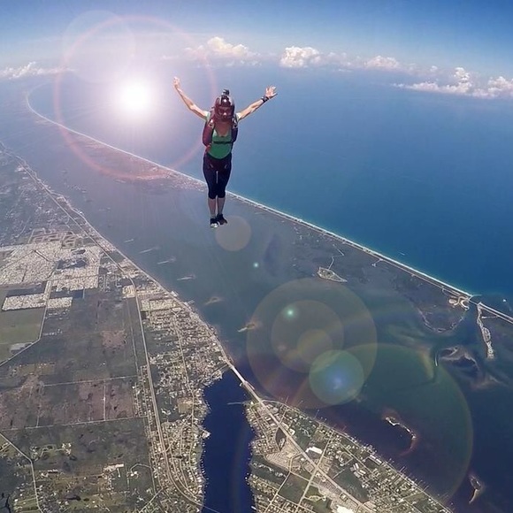 💜🌈Meet your seller and check out my closet!🌈💜 - Picture 2 of 6