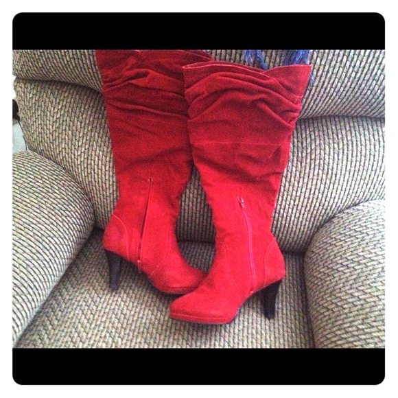 Boots true red sz 6.5  ***brand new*** w/box