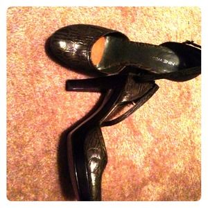 Nine West green gator pumps