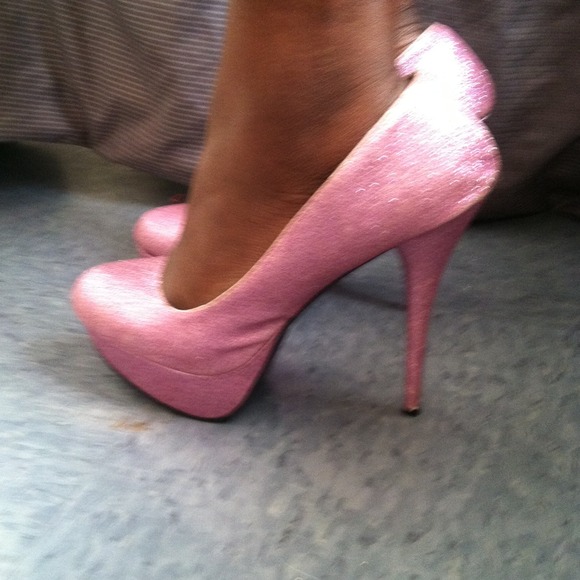 *traded* Pink pumps - Picture 2 of 4