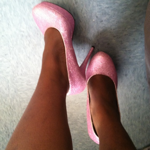 *traded* Pink pumps - Picture 3 of 4