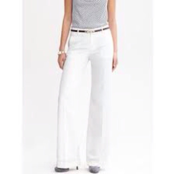 Traded Banana Republic White pants/ black heels