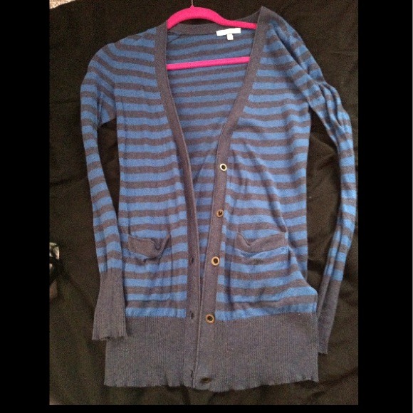 Striped cardigan 💙