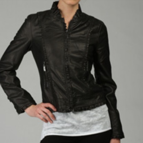 💕M60 Black Ruffled Jacket