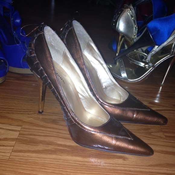 Brown pump