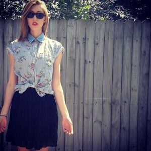 Vintage denim buttonup rose printed shirt w pocket