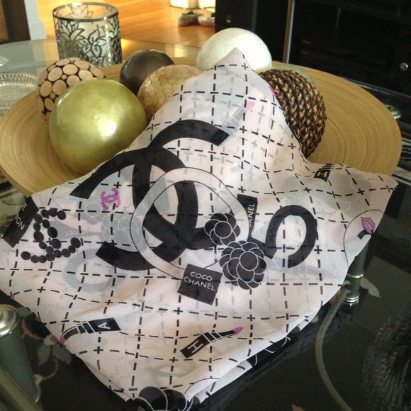 Chanel Scarf 🔸8pcs Availability - $20per piece🔸