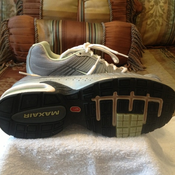 ***BUNDLED***Nike Torch 5 shoes - Picture 3 of 4