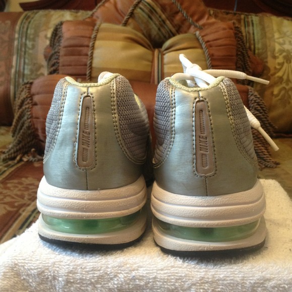 ***BUNDLED***Nike Torch 5 shoes - Picture 4 of 4