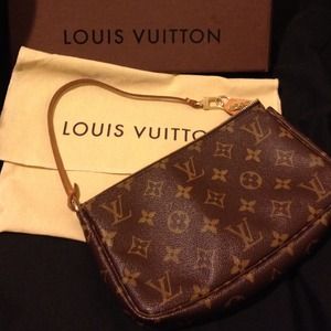 *Sold* 100% authentic LV pochette