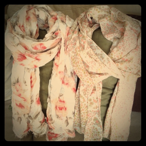 2 scarfs *SOLD IN BUNDLE*