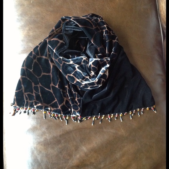 Accessories - 🍃💕Hand Beaded Stretch Velvet Giraffe Print Scarf