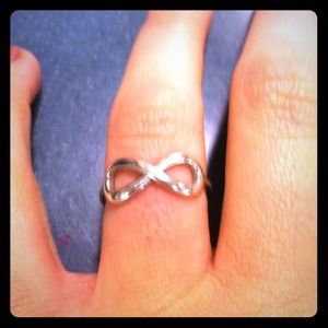 Sterling silver infinity ring size 7 nwt