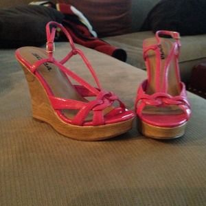 Pink wedge