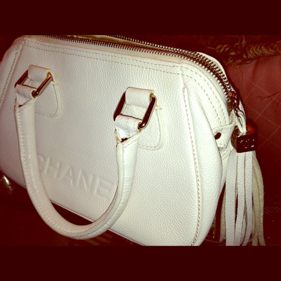 Chanel white leather purse