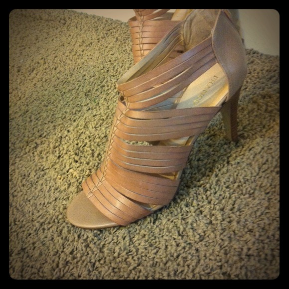 REDUCED Franco Sarto nude heels size 8