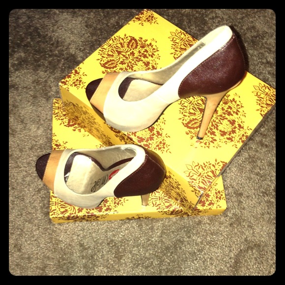 Pr 💋mide pumps brand new still in box!!
