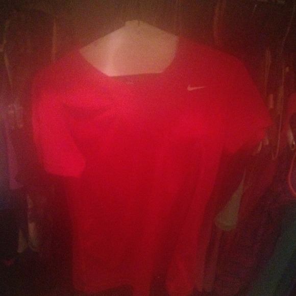 nike workout top