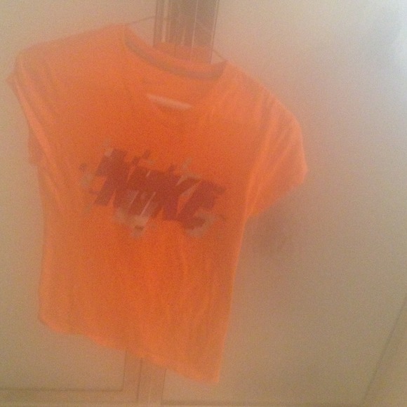 nike short sleeved shirt