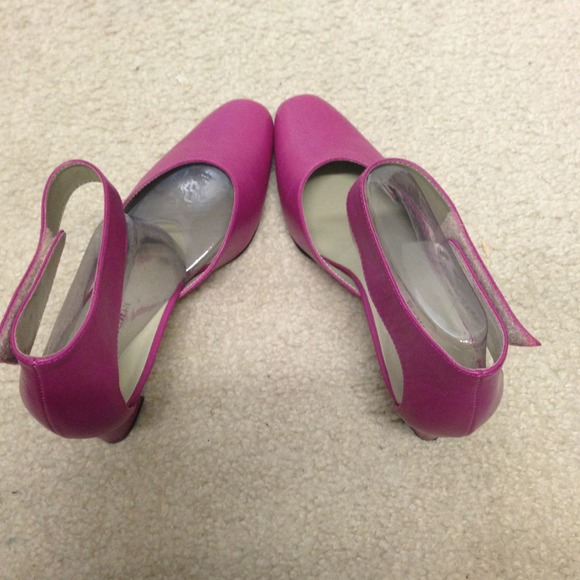 SOLD - Picture 3 of 4